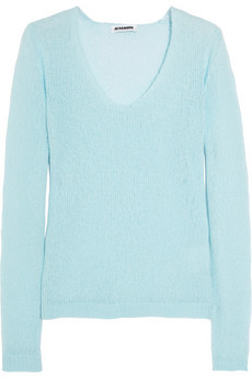 Cashmere-Sweater in babyblau von Jil Sander, über net-a-porter.com, 670 EUR