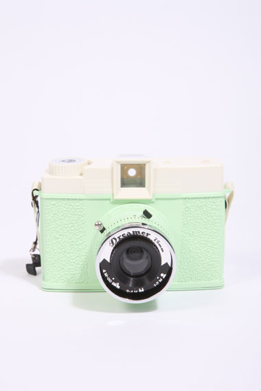 Fotoapparat "Dreamer Diana F1", von Lomography, über urbanoutfitters.com, 50 EUR