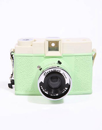 Kamera "Dreamer Diana F1" von Lomography, über urbanoutfitters.com, 50 EUR