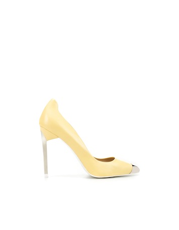 Zitrus-Gelbe Pumps mit Metallspitze von ZARA, ca 90 EUR