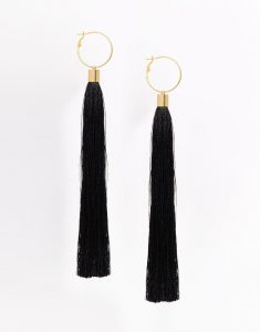 http://www.asos.de/Suzywan-DELUXE-Extralange-Quastenohrringe-in-Schwarz/190jok/?iid=5945785&cid=4175&sh=0&pge=0&pgesize=36&sort=-1&clr=Black&totalstyles=2631&gridsize=3&mporgp=L1N1enl3YW4tREVMVVhFL1N1enl3YW4tREVMVVhFLUV4dHJhLUxvbmctQmxhY2stVGFzc2VsLUVhcnJpbmdzL1Byb2Qv